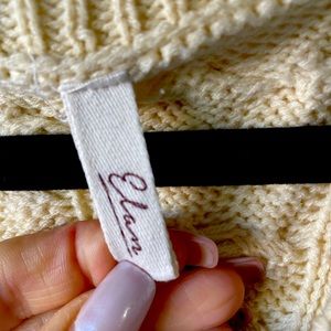 One size off white Womans sweater